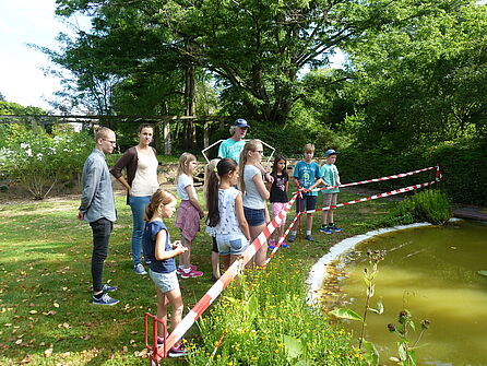 Kinder am Teich